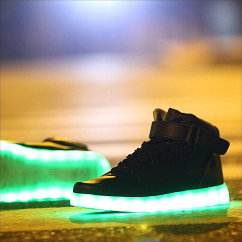 MRK TECH ARTICLE # 2204 Light up Sneakers Black